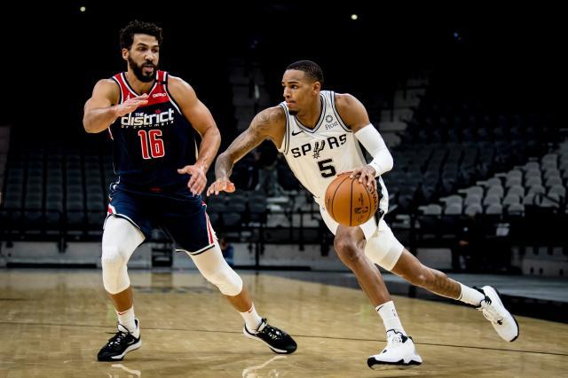 开云体育中国-穆雷带伤作战迎里程碑 砍下三双助马刺结束连败