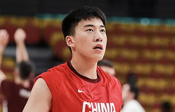 开云体育登录-博主:王俊杰依然是中国男篮4号位无代餐,今晚手感差点意思